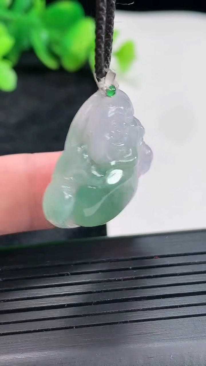 天然A货翡翠18k金飘花佛公吊坠，尺寸25.5-28.6-5.8重量:6.86g
4月22日