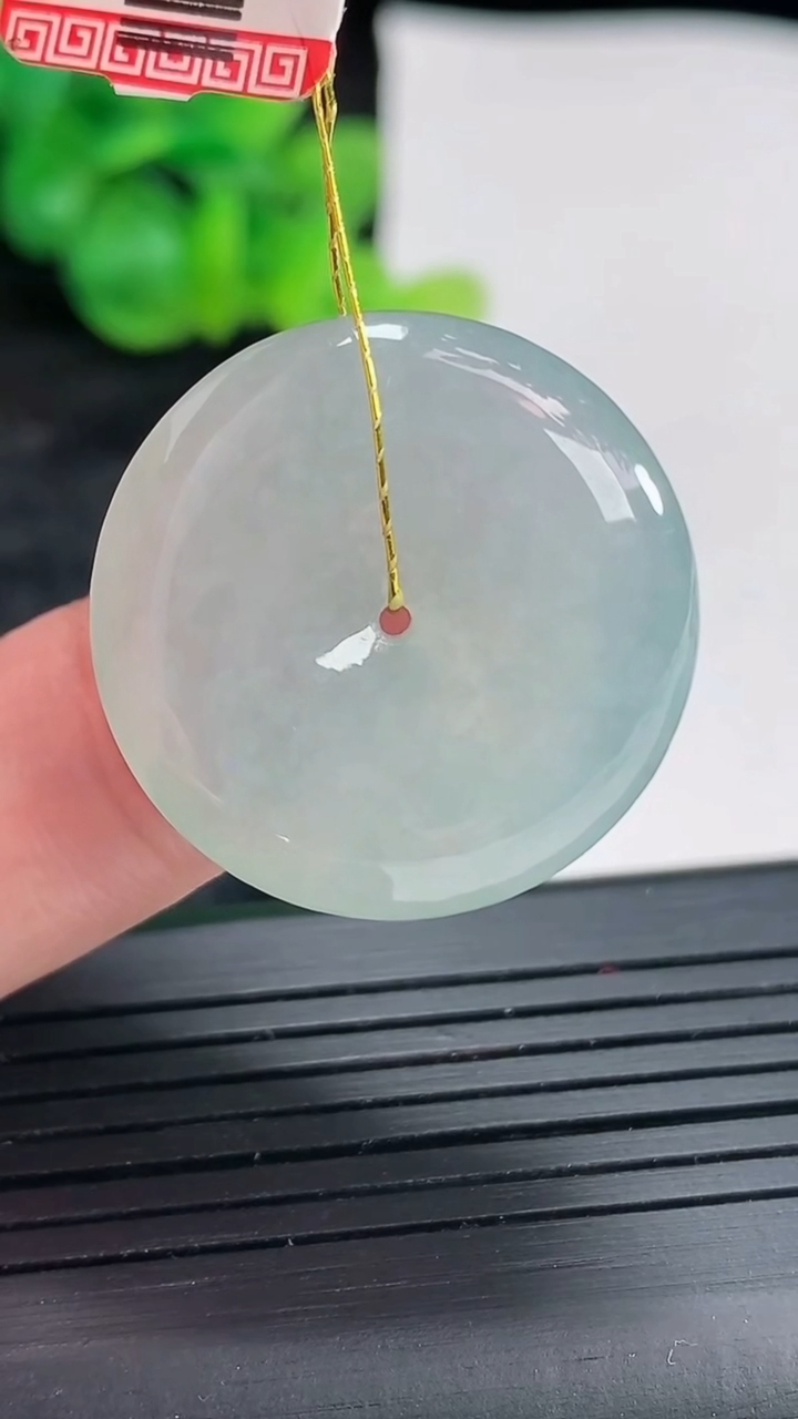 天然A货翡翠平安扣吊坠，尺寸25-5.5重量:7.59g
4月22日