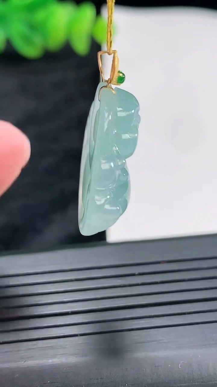 天然A货翡翠佛公吊坠，尺寸21-27-7重量:6.07g
4月22日