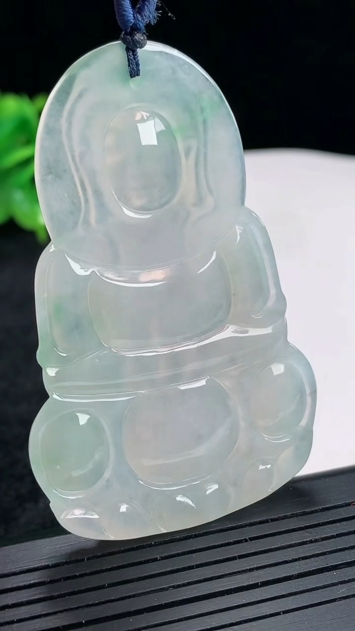 天然A货翡翠正装观音吊坠，尺寸69.5-44-5重量:29.07g
4月22日