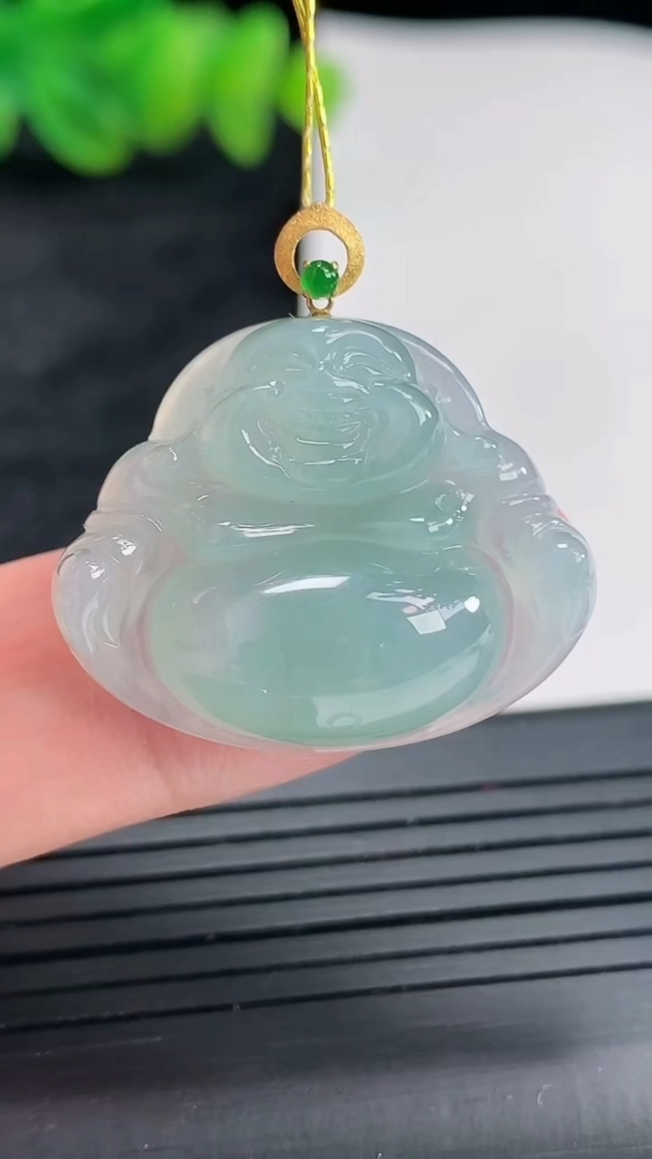 天然A货翡翠佛公吊坠，尺寸21-27-7重量:6.07g
4月22日