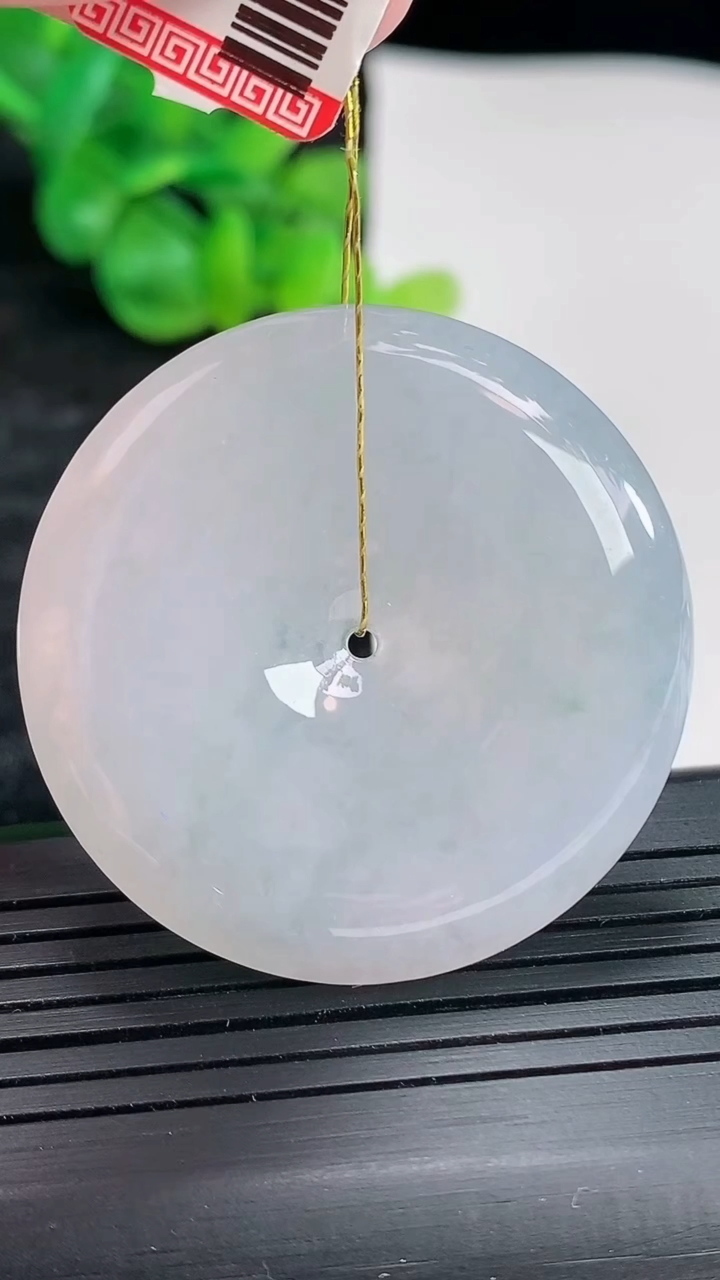 天然A货翡翠紫罗兰飘花平安扣吊坠，尺寸38.6-7重量:21.31g
4月22日