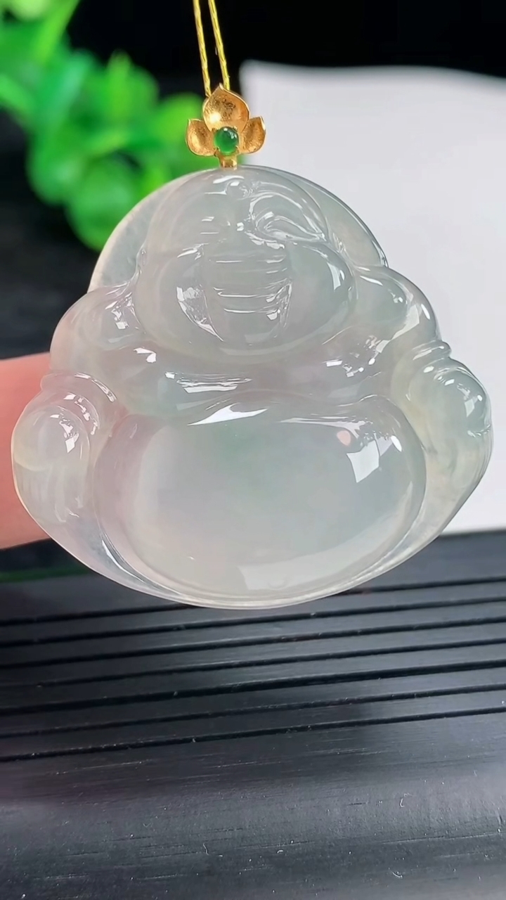 天然A货翡翠佛公吊坠，尺寸33.5-37-5.8重量:11.43g
4月22日