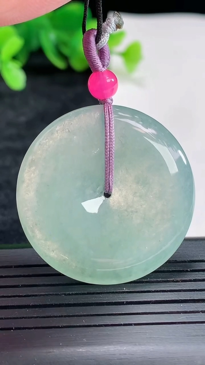 天然A货翡翠平安扣吊坠，尺寸35-5.2重量:14.37g
4月22日