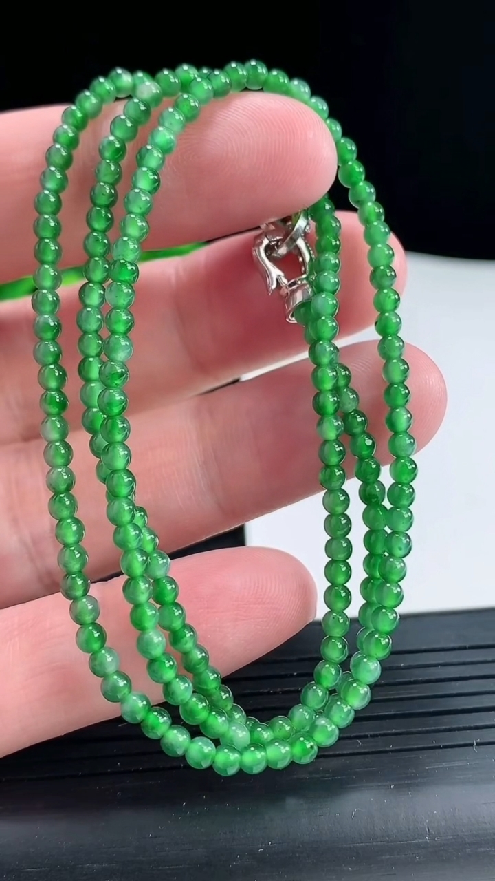 天然A货翡翠小米珠项链，尺寸2.5-190颗重量:9.85g
4月22日