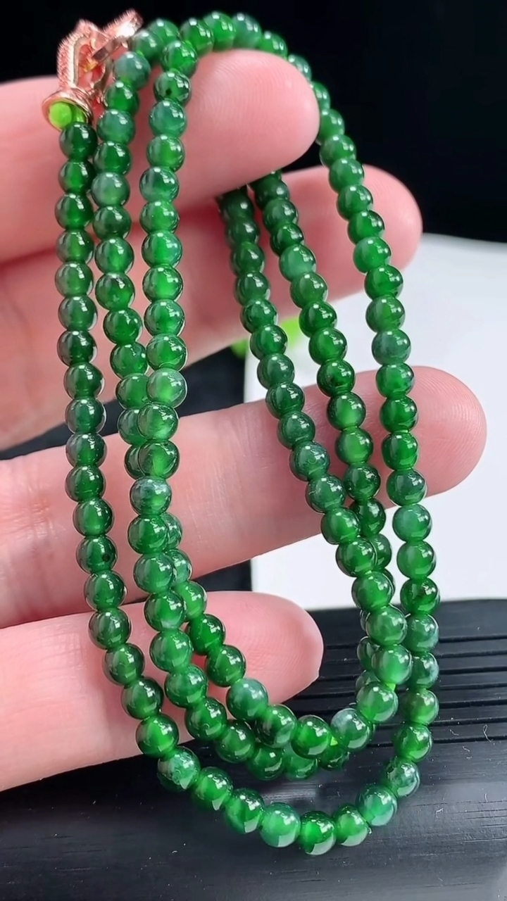 天然A货翡翠圆珠项链，尺寸4-147颗重量:15.49g4月22日
工厂直销收藏佳品,种好水足，色泽