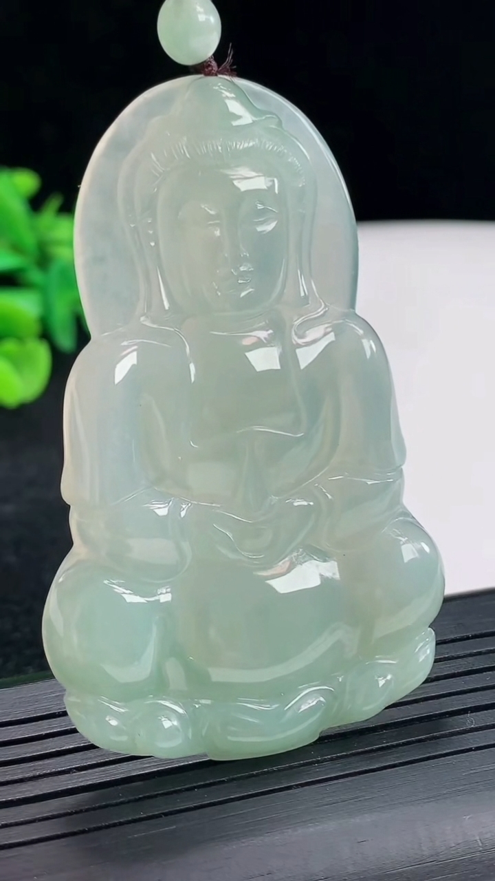 天然A货翡翠正装观音吊坠，尺寸66.5-42-5重量:25.47g
4月22日