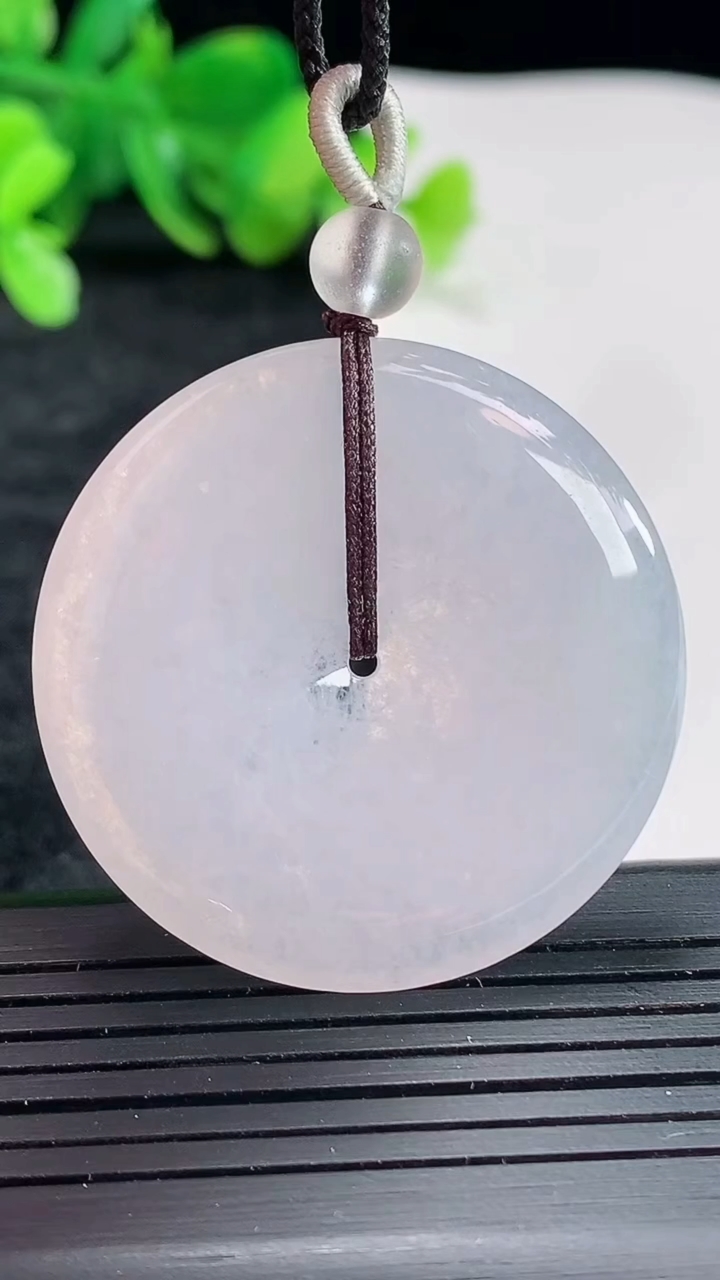 天然A货翡翠紫罗兰平安扣吊坠，尺寸37.5-5.2重量:16.83g
4月22日