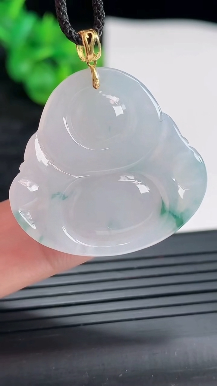 天然A货翡翠18k金飘花佛公吊坠，尺寸28-30-5.5重量:7.94g
4月22日