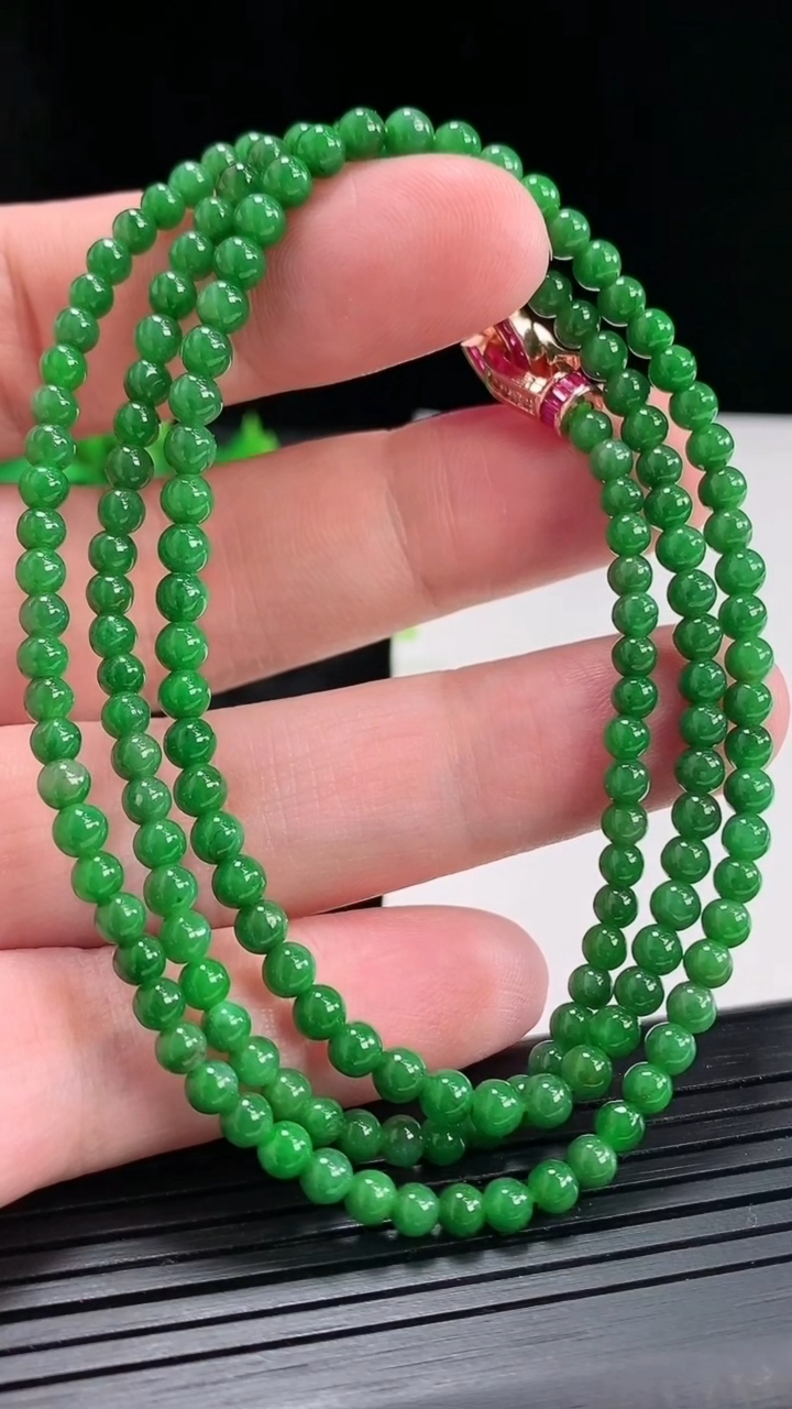 天然A货翡翠圆珠项链，尺寸4-166颗重量:16.56g4月22日
工厂直销收藏佳品,种好水足，色泽