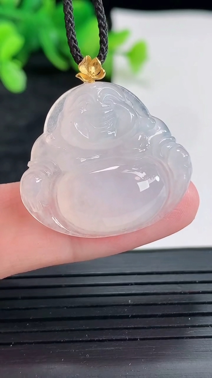天然A货翡翠种白冰佛公吊坠，尺寸24-28.5-5.8重量:6.27g
4月22日