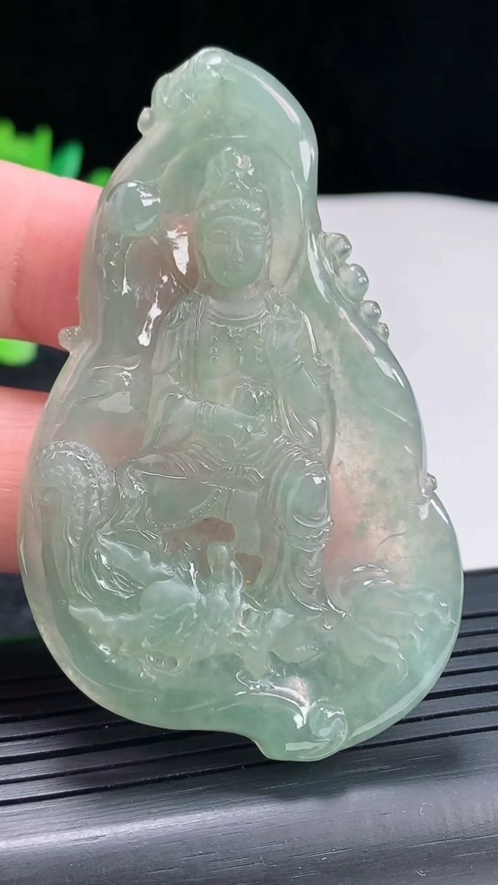 天然A货翡翠御龙观音吊坠，尺寸68.5-42-6重量:25.65g
4月22日