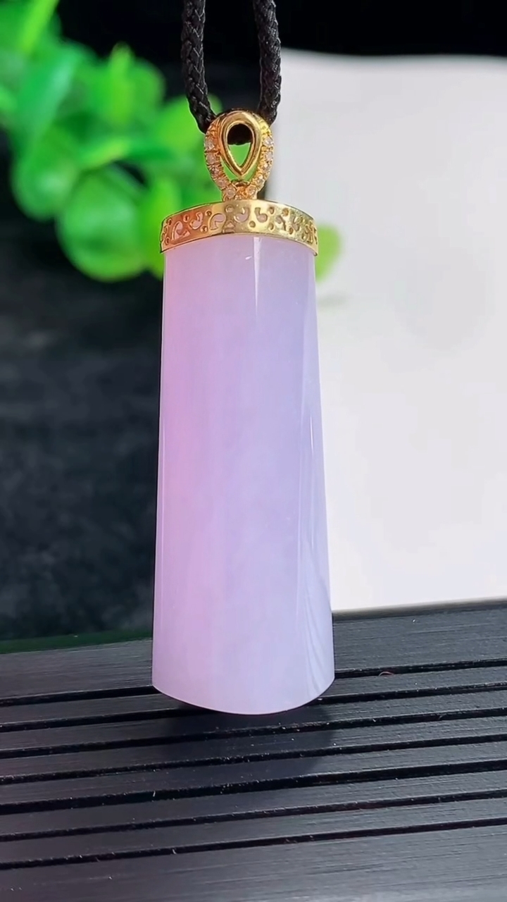 天然A货翡翠18k金紫罗兰平安柱吊坠，尺寸37.5-14-12重量:12.97g
4月22日