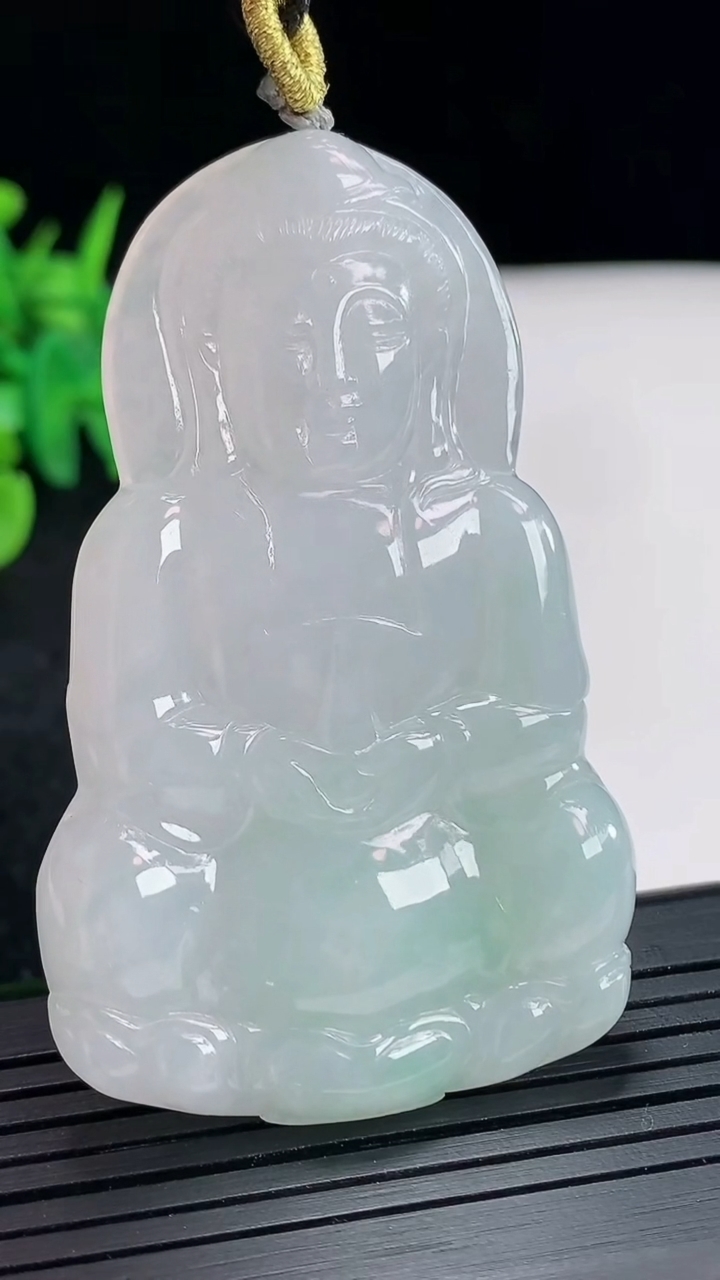 天然A货翡翠正装观音吊坠，尺寸61.5-37-5.5重量:23.23g
4月22日