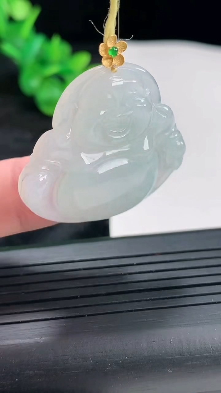 天然A货翡翠18k金飘花佛公吊坠，尺寸32.5-36-5.2重量:9.59g
4月22日