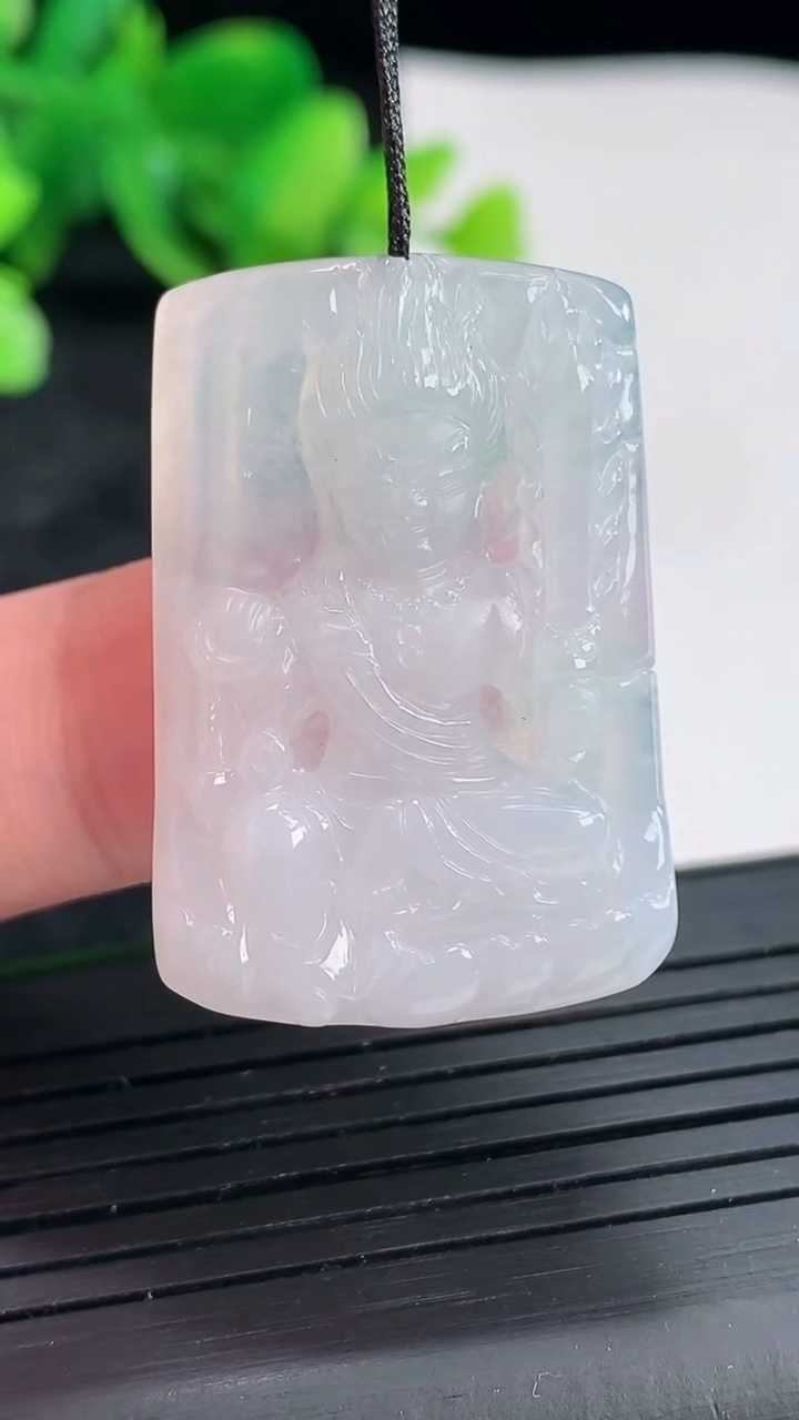 天然A货翡翠不动明王吊坠，尺寸32.8-22.5-4重量:6.55g
4月22日