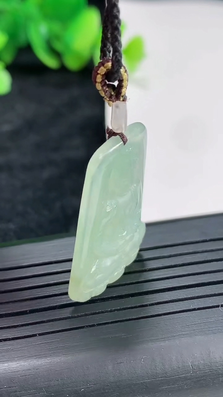 天然A货翡翠大日如来吊坠，尺寸29.5-20.5-4重量:4.89g
4月22日