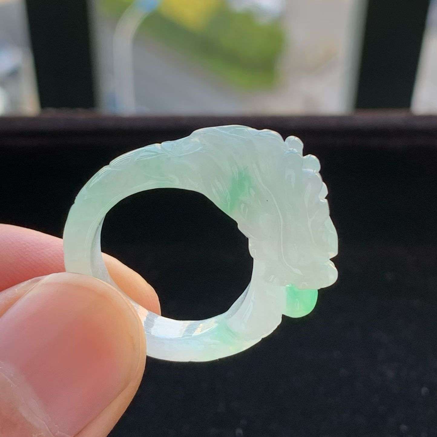 A货天然翡翠冰糯种飘绿龙头戒指17-18号重量6.00
4月22日