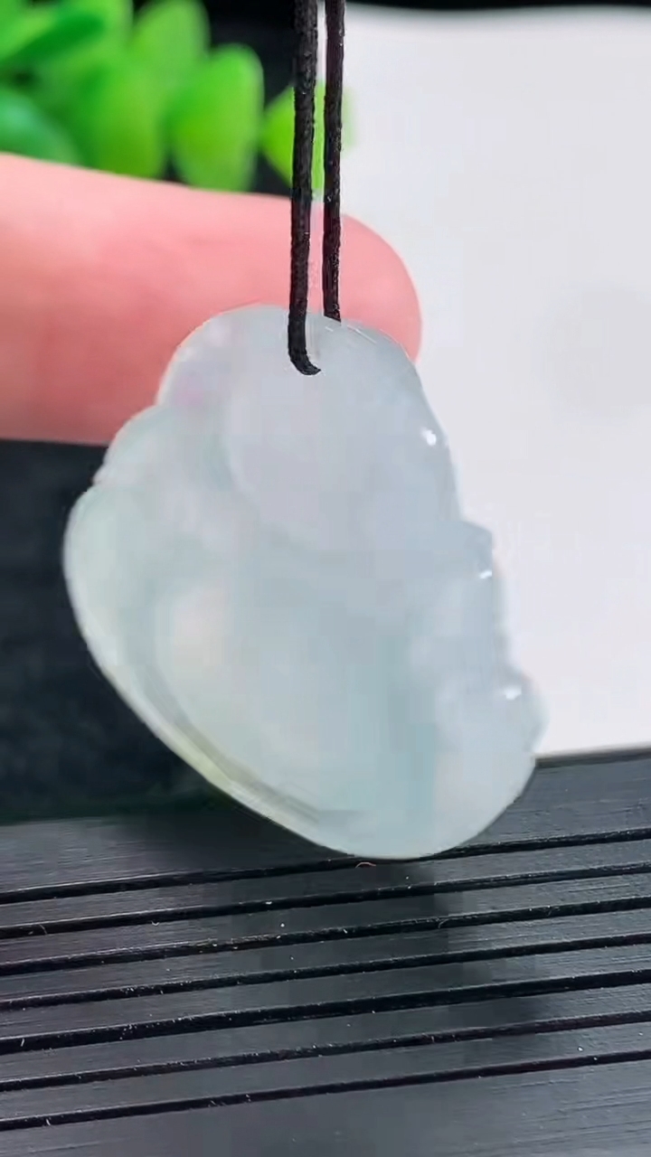 天然A货翡翠佛公吊坠，尺寸29.5-31.5-6.5重量:9.55g
4月22日