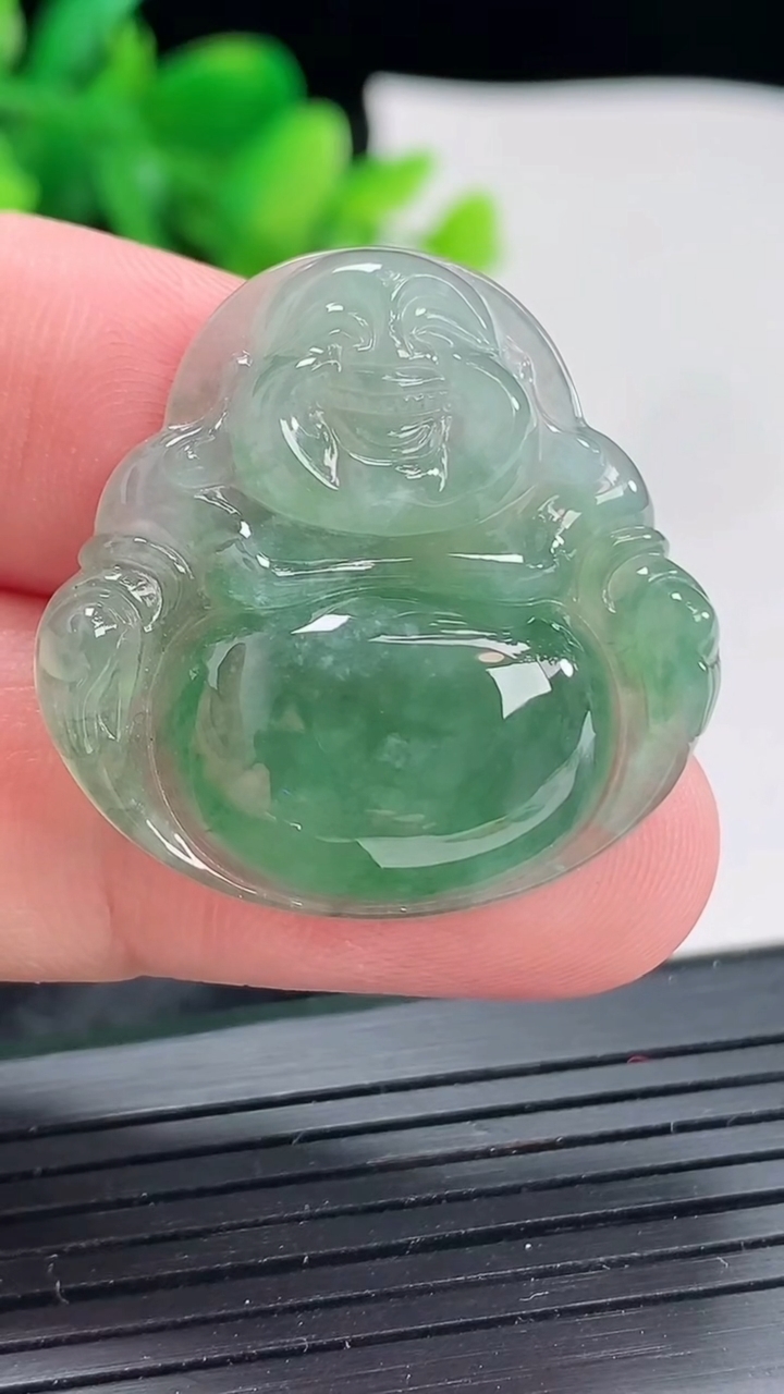 天然A货翡翠飘花佛公吊坠，尺寸29.6-30-6重量:8.19g
4月22日