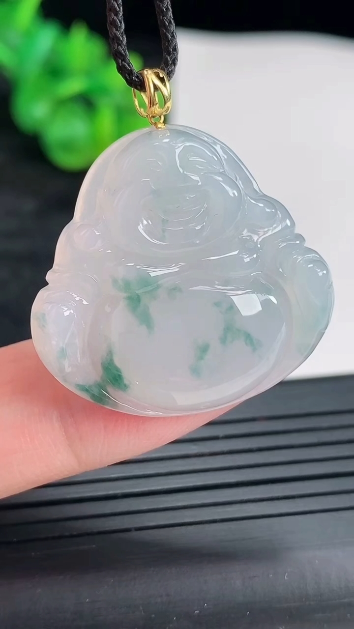 天然A货翡翠18k金飘花佛公吊坠，尺寸28-30-5.5重量:7.94g
4月22日