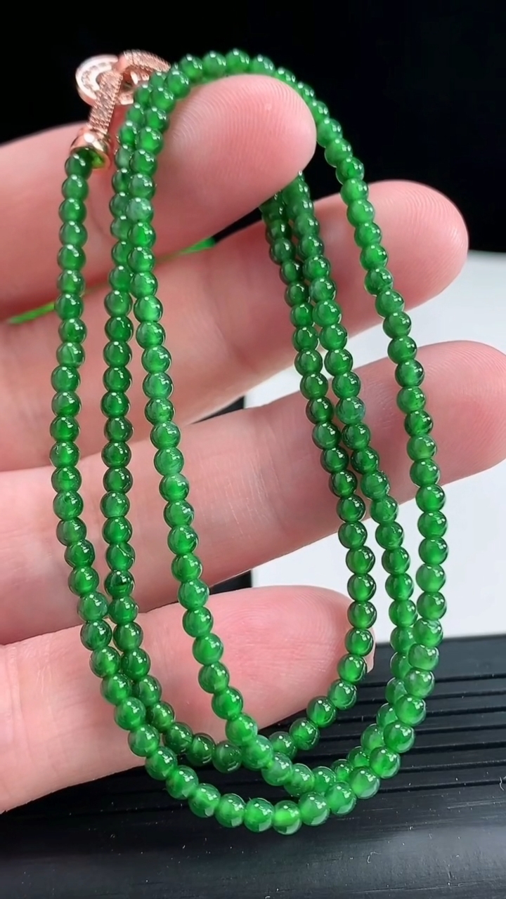 天然A货翡翠小米珠项链，尺寸3-194颗重量:9.07g
4月22日