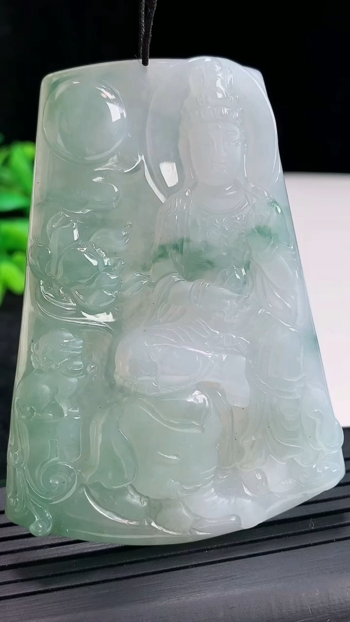 天然A货翡翠飘花普贤菩萨吊坠，尺寸72.8-53-5.5重量:45.74g
4月22日