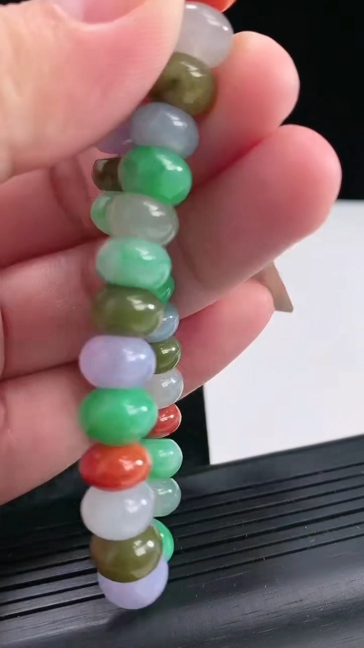 天然A货翡翠三彩算盘珠手串，尺寸9-5-30颗重量:34.86g4月22日
工厂直销收藏佳品,种好水足，色泽均匀，有种有色，上手高大气！