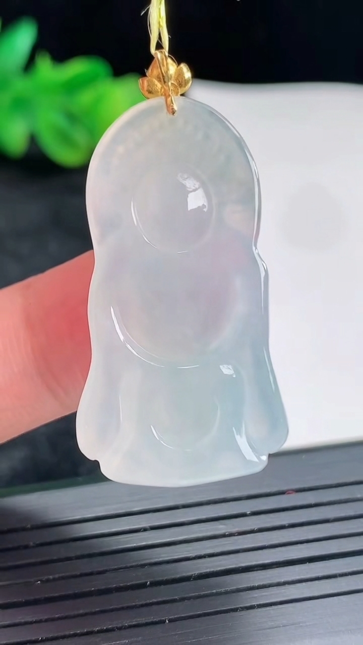 天然A货翡翠种白冰财神爷吊坠，尺寸35-20-5.8重量:8.10g
4月22日