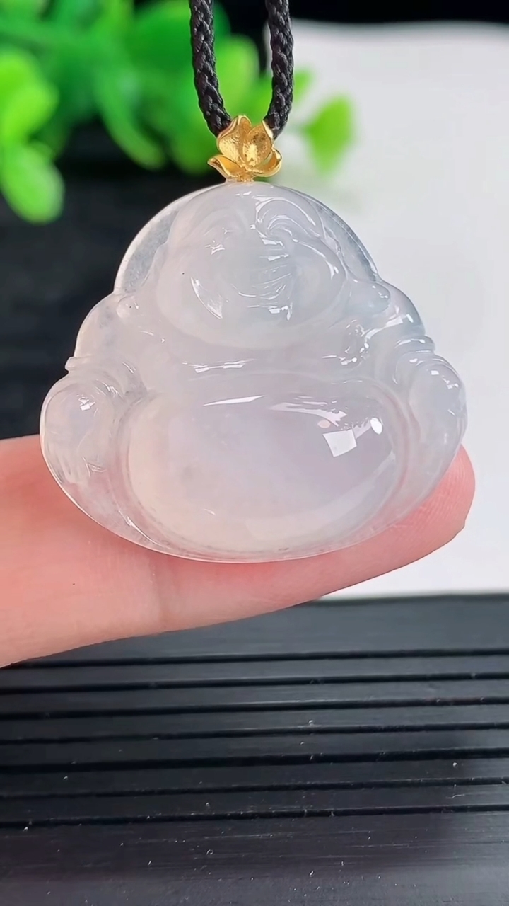 天然A货翡翠种白冰佛公吊坠，尺寸24-28.5-5.8重量:6.27g
4月22日
