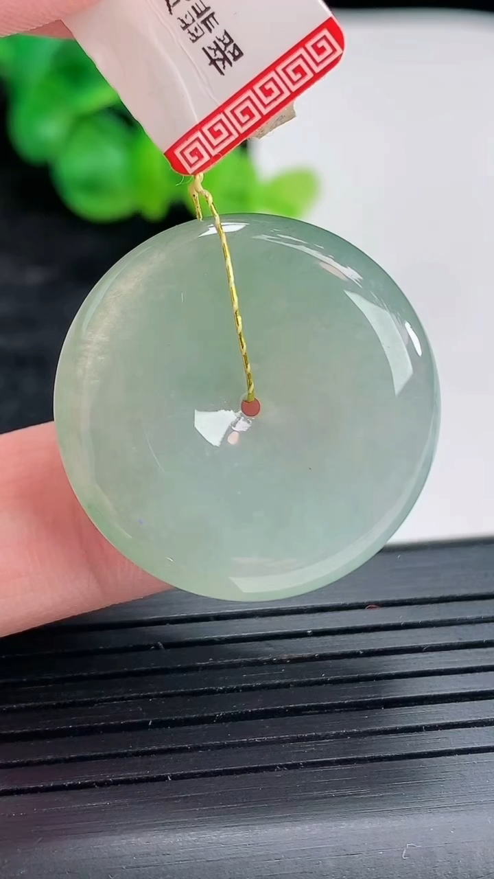 天然A货翡翠平安扣吊坠，尺寸27-5.2重量:8.32g
4月22日