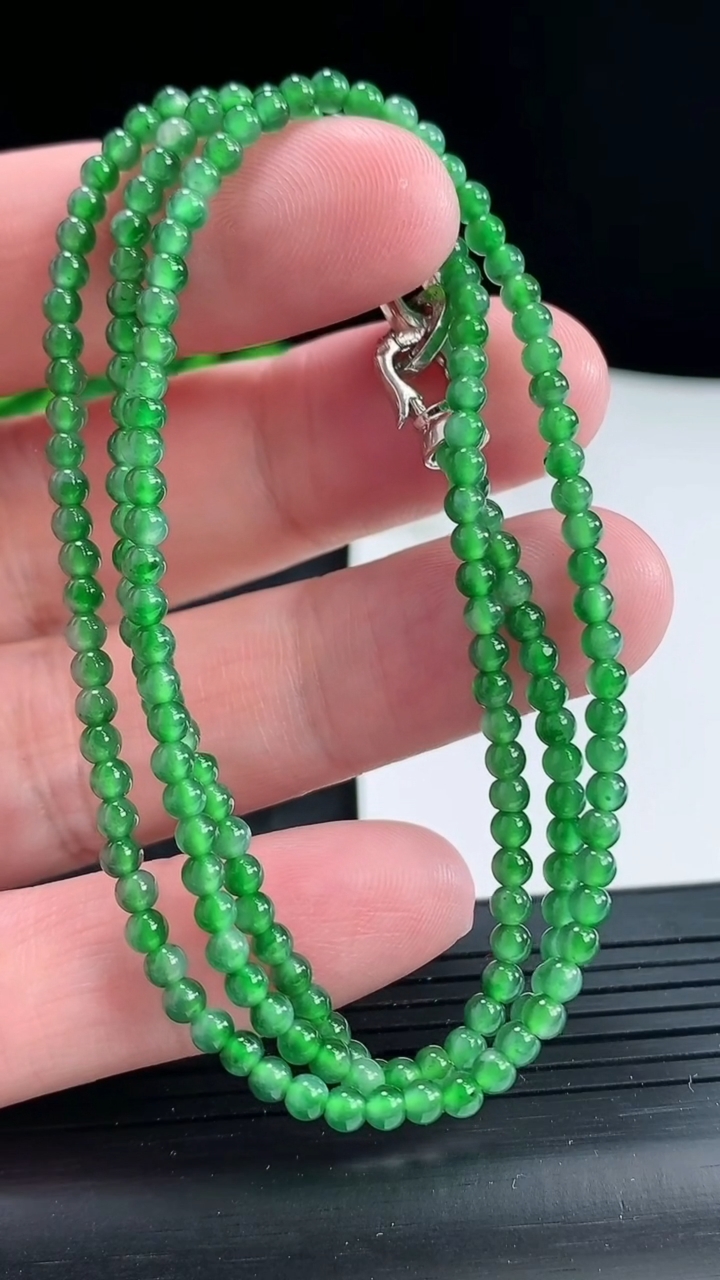 天然A货翡翠小米珠项链，尺寸2.5-190颗重量:9.85g
4月22日