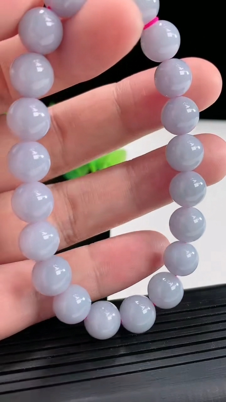天然A货翡翠紫罗兰圆珠手串，尺寸9.5-21颗重量:30.25g4月22日
工厂直销收藏佳品,种好水足，色泽均匀，有种有色，上手高大气！