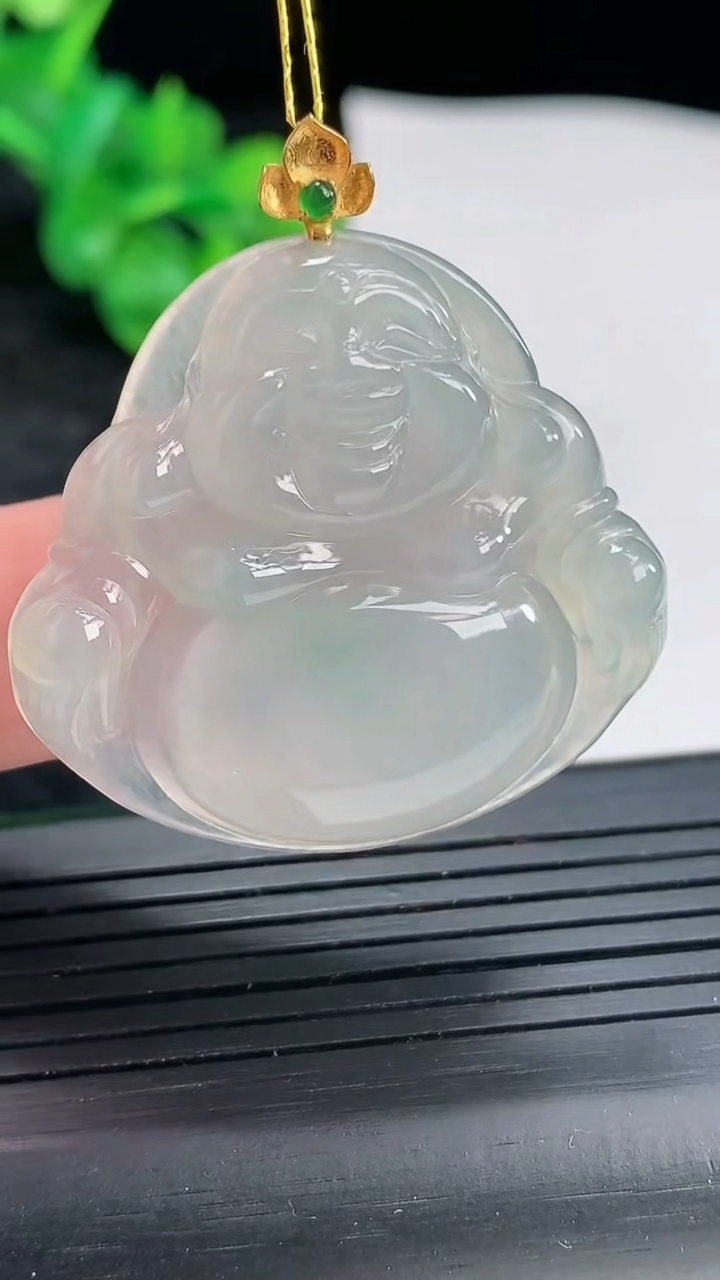 天然A货翡翠佛公吊坠，尺寸33.5-37-5.8重量:11.43g
4月22日