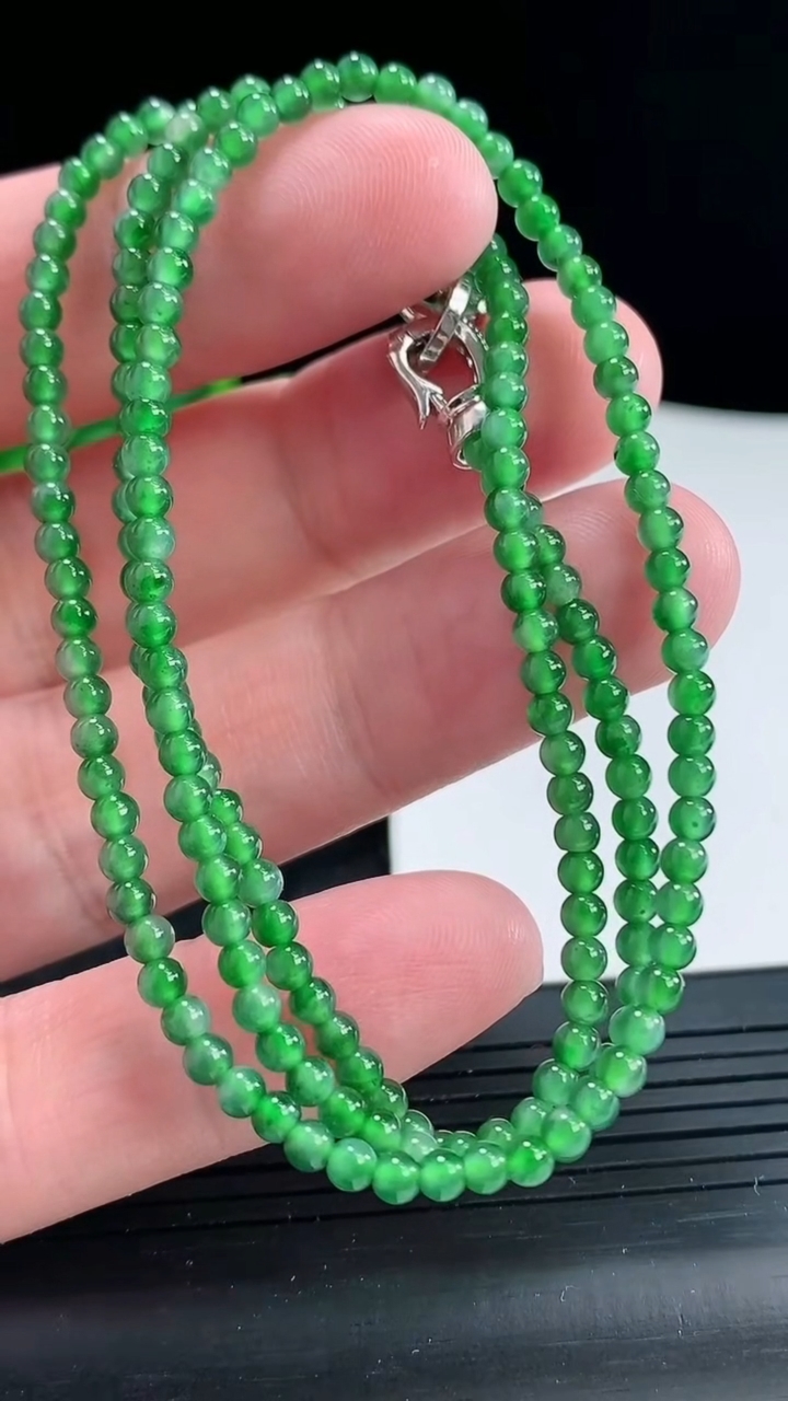 天然A货翡翠小米珠项链，尺寸2.5-190颗重量:9.85g
4月22日