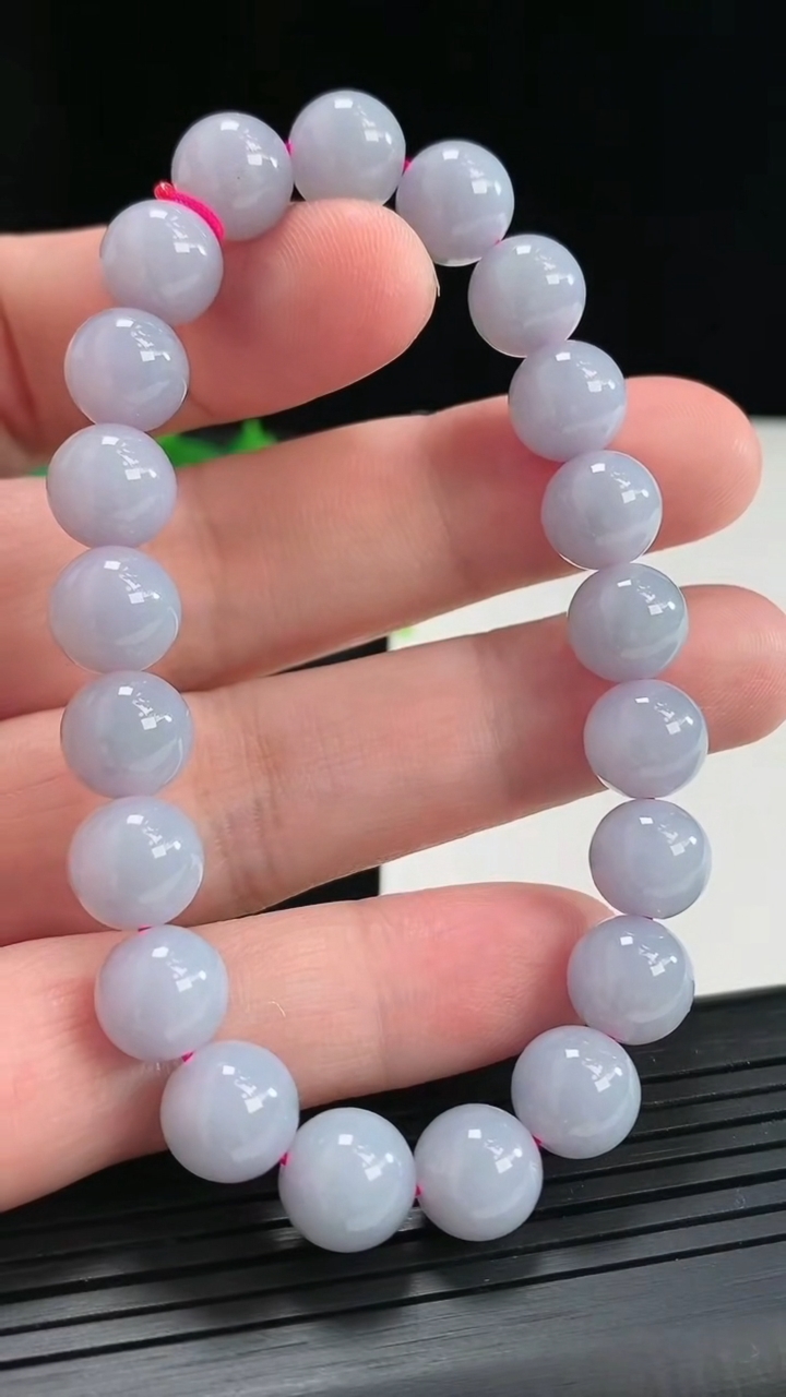 天然A货翡翠紫罗兰圆珠手串，尺寸9.5-21颗重量:30.25g4月22日
工厂直销收藏佳品,种好水足，色泽均匀，有种有色，上手高大气！