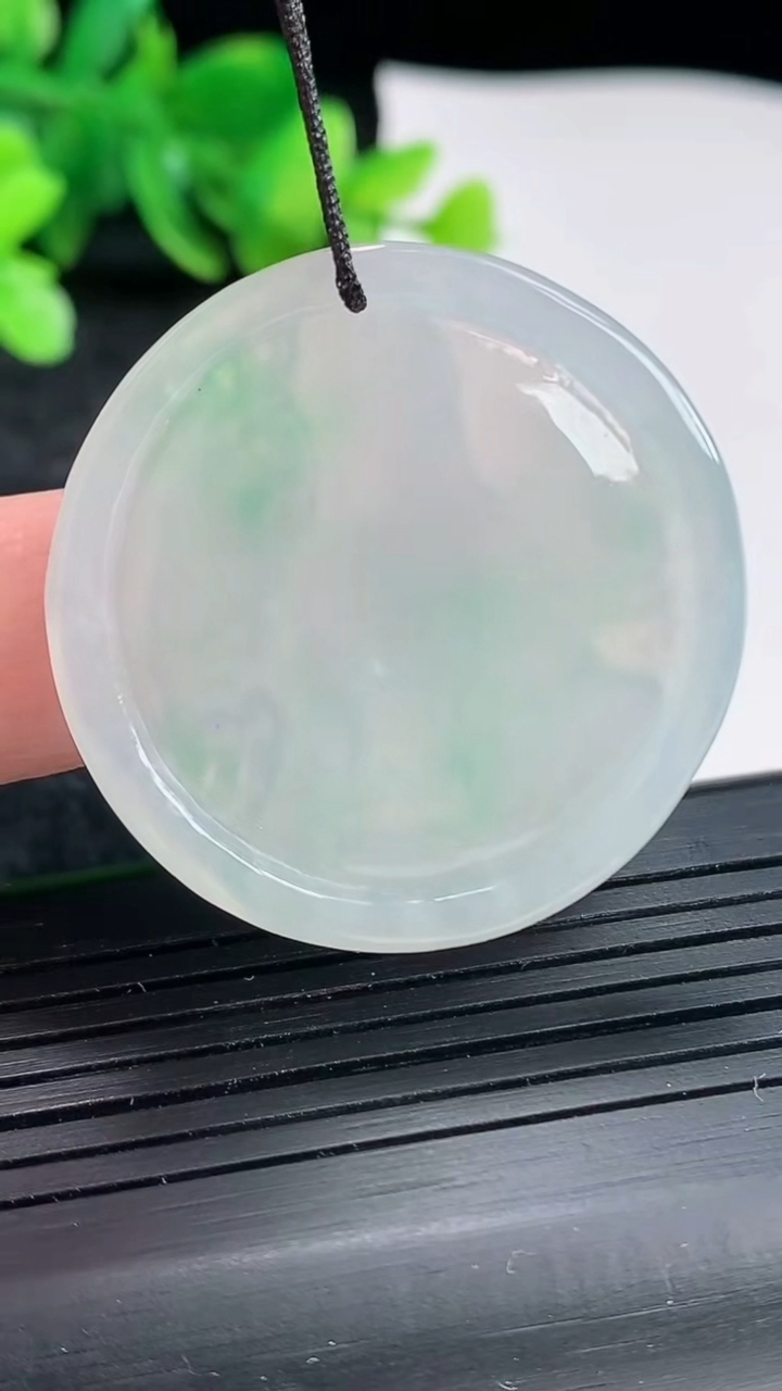 天然A货翡翠文殊菩萨吊坠，尺寸36-5重量:12.06g
4月22日