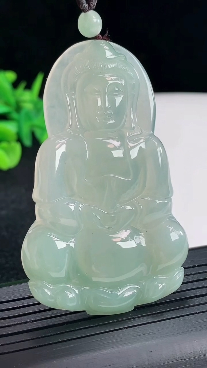 天然A货翡翠正装观音吊坠，尺寸66.5-42-5重量:25.47g
4月22日