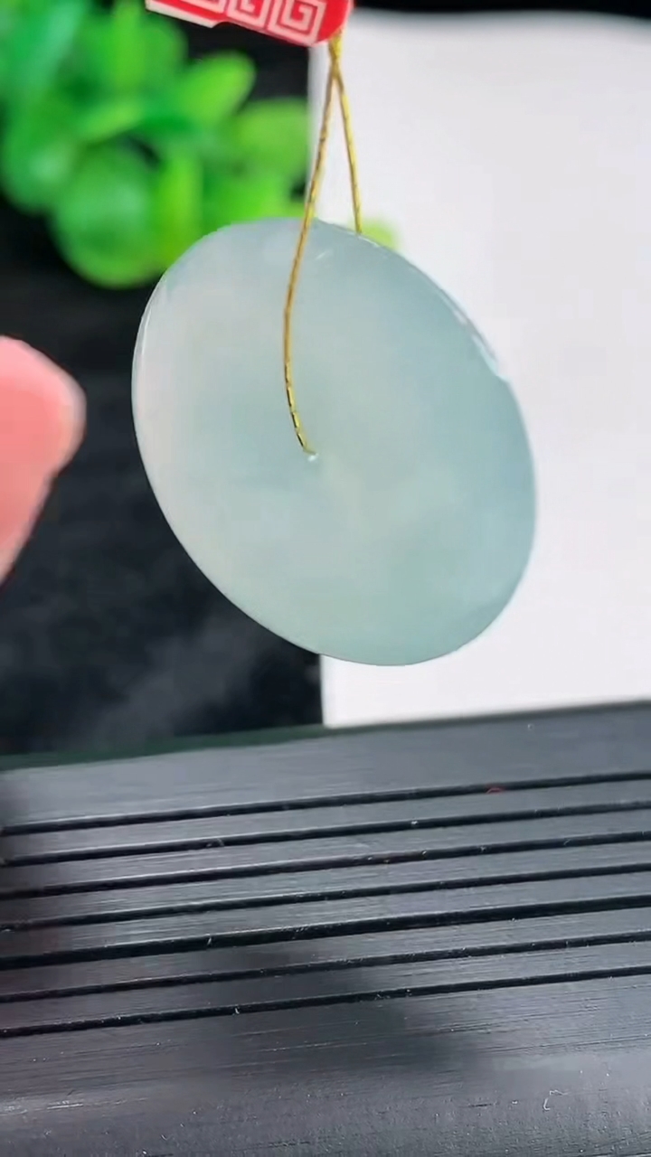 天然A货翡翠平安扣吊坠，尺寸25-5.5重量:7.59g
4月22日