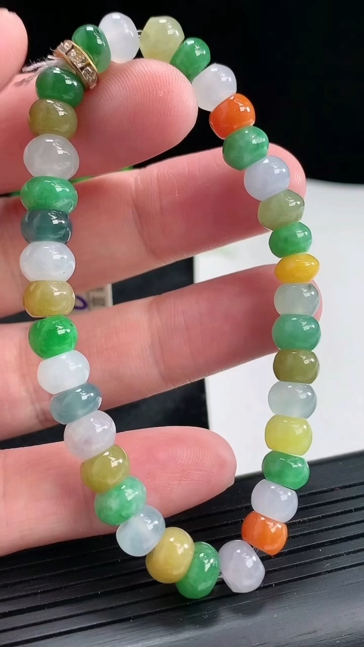 天然A货翡翠三彩算盘珠手串，尺寸7-5-36颗重量:19.72g4月22日
工厂直销收藏佳品,种好水足，色泽均匀，有种有色，上手高大气！