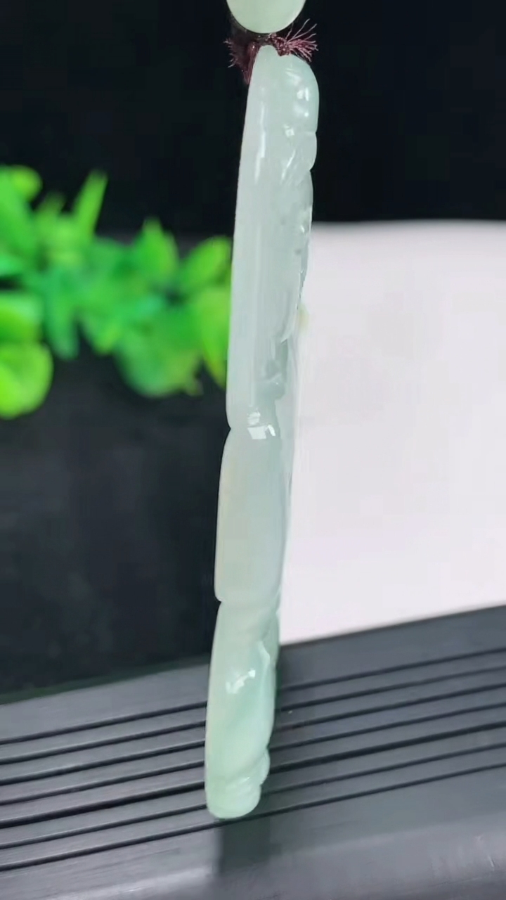 天然A货翡翠正装观音吊坠，尺寸66.5-42-5重量:25.47g
4月22日