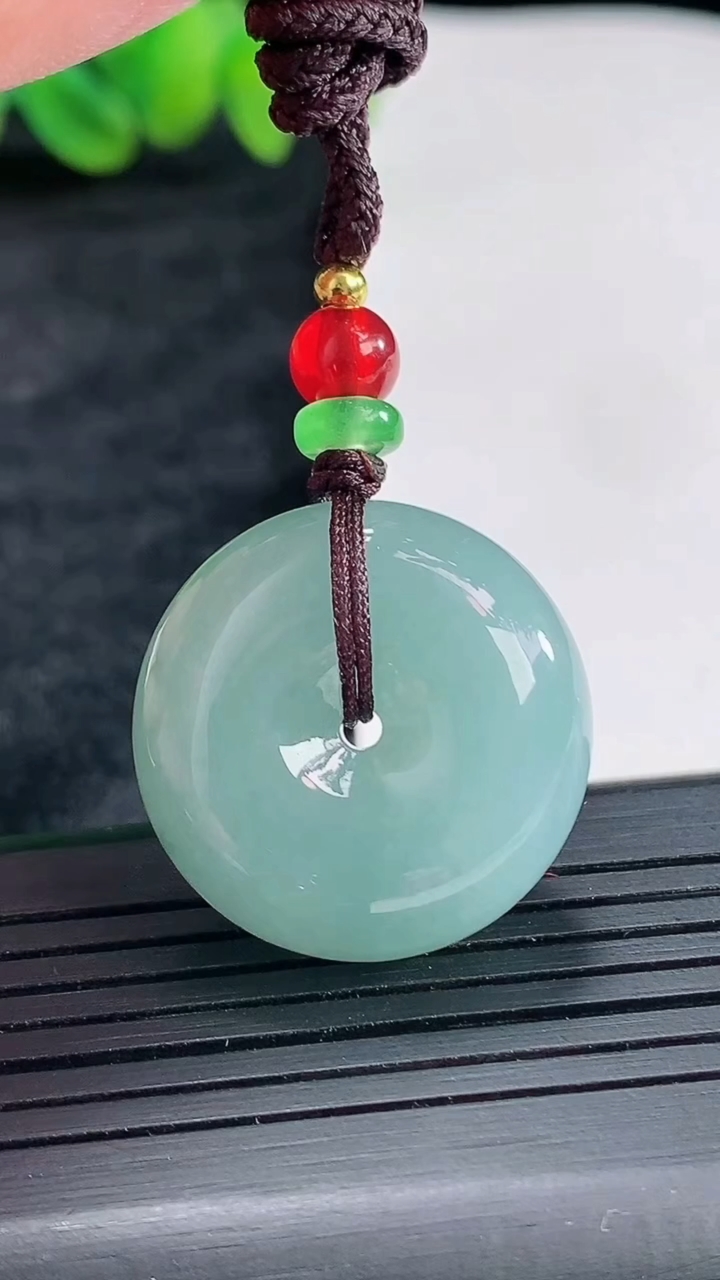 天然A货翡翠路路通吊坠，尺寸25-11重量:16.20g
4月22日