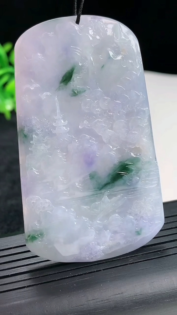 天然A货翡翠牌吊坠，尺寸68-41-5重量:35.93g
4月22日