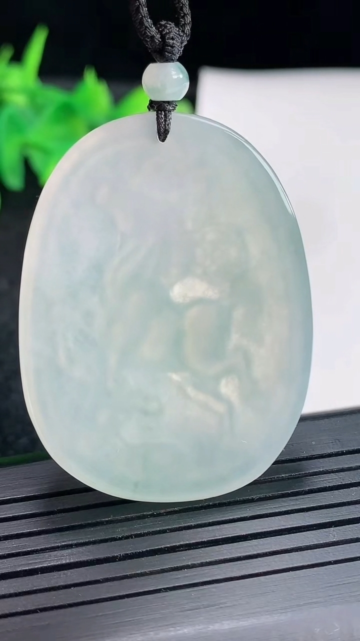 天然A货翡翠生肖马吊坠，尺寸45.5-35-4.5重量:17.86g
4月22日