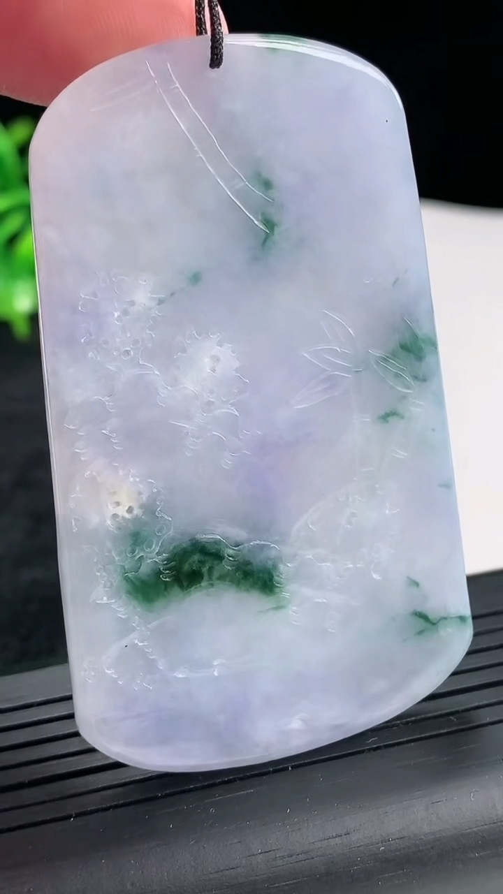 天然A货翡翠牌吊坠，尺寸68-41-5重量:35.93g
4月22日