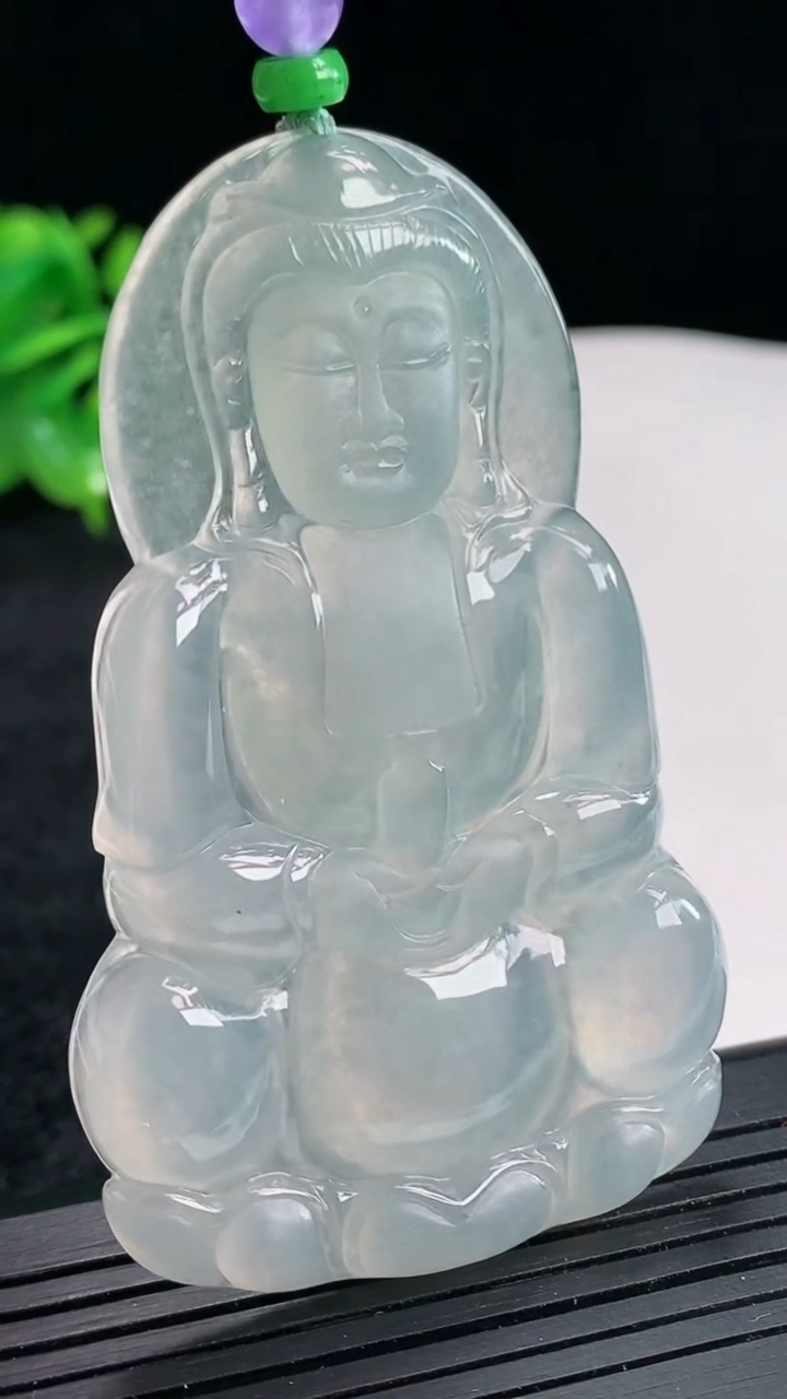 天然A货翡翠正装观音吊坠，尺寸68.5-42.5-5.5重量:33.34g
4月22日