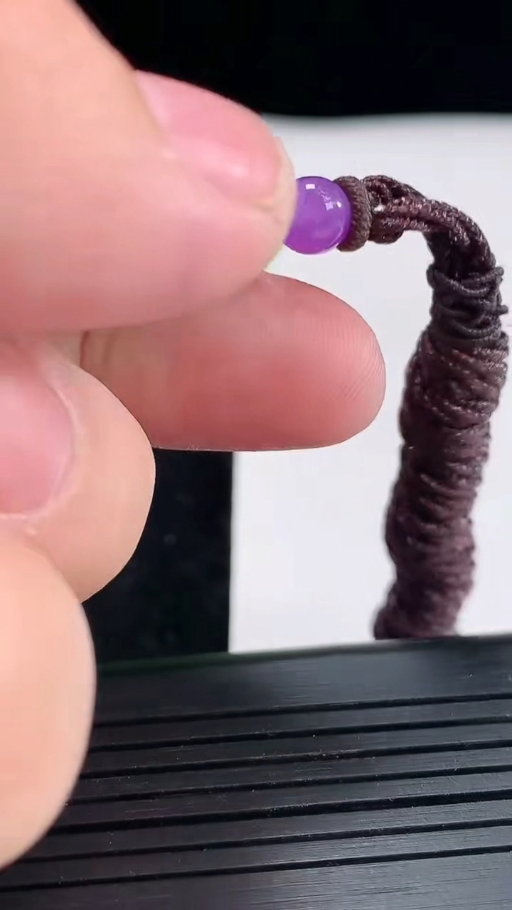 天然A货翡翠年年有余吊坠，尺寸46-23.5-4.5重量:12.36g
4月22日