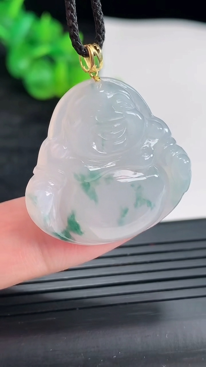 天然A货翡翠18k金飘花佛公吊坠，尺寸28-30-5.5重量:7.94g
4月22日