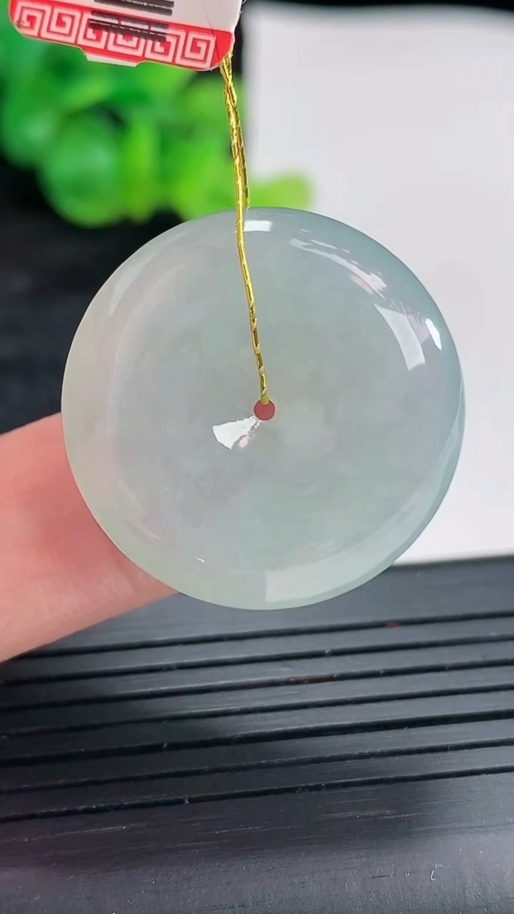 天然A货翡翠平安扣吊坠，尺寸25-5.5重量:7.59g
4月22日