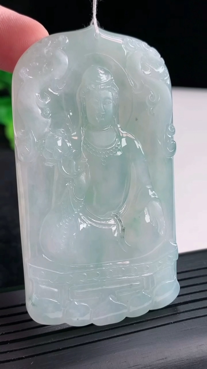 天然A货翡翠冰种飘花大势至菩萨吊坠，尺寸74-42-6重量:45.47g
4月23日